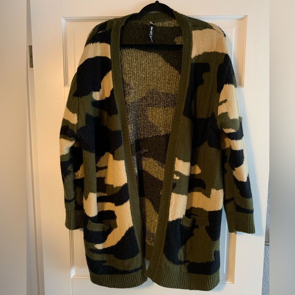 Design Lab Lord & Taylor Camouflage Cardigan